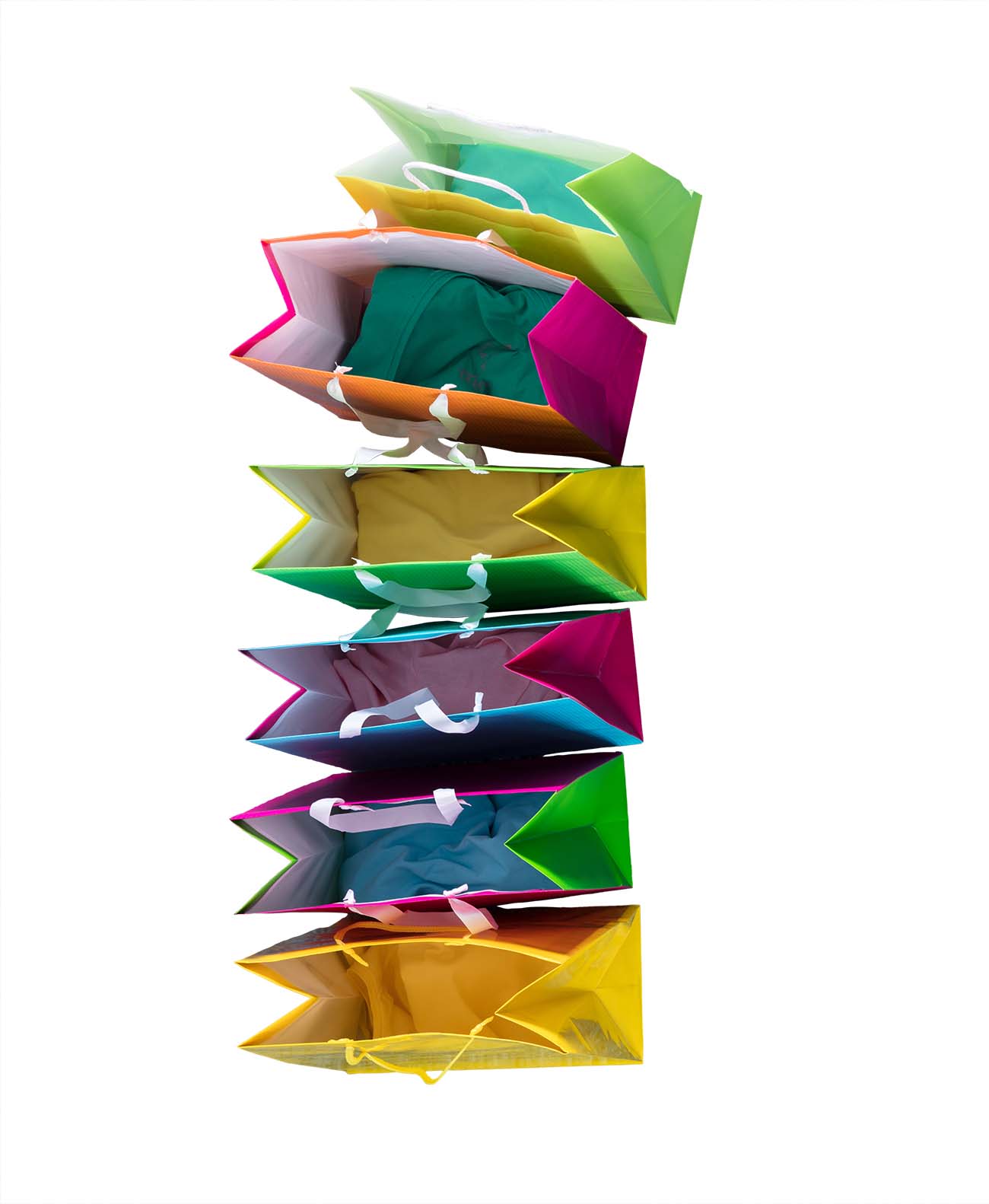 bunte Einkaufstaschen in einer Reihe